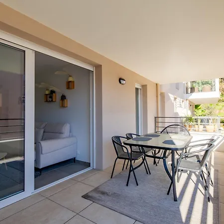 Le Sunny - Appt Climatise Avec Piscine Apartment Saint-Raphael (Var)
